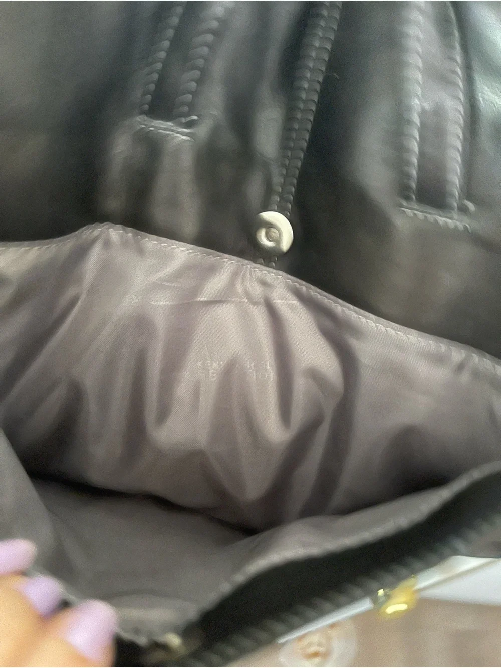 Kenneth Cole Reaction Black Leather Messenger Bag with Adjustable Strap